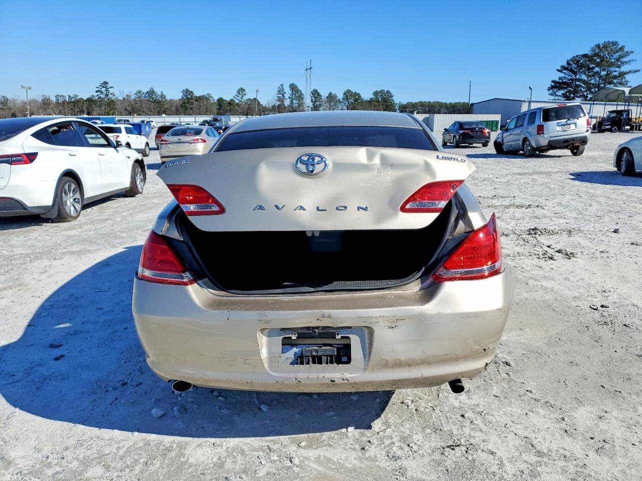 2005 TOYOTA Avalon