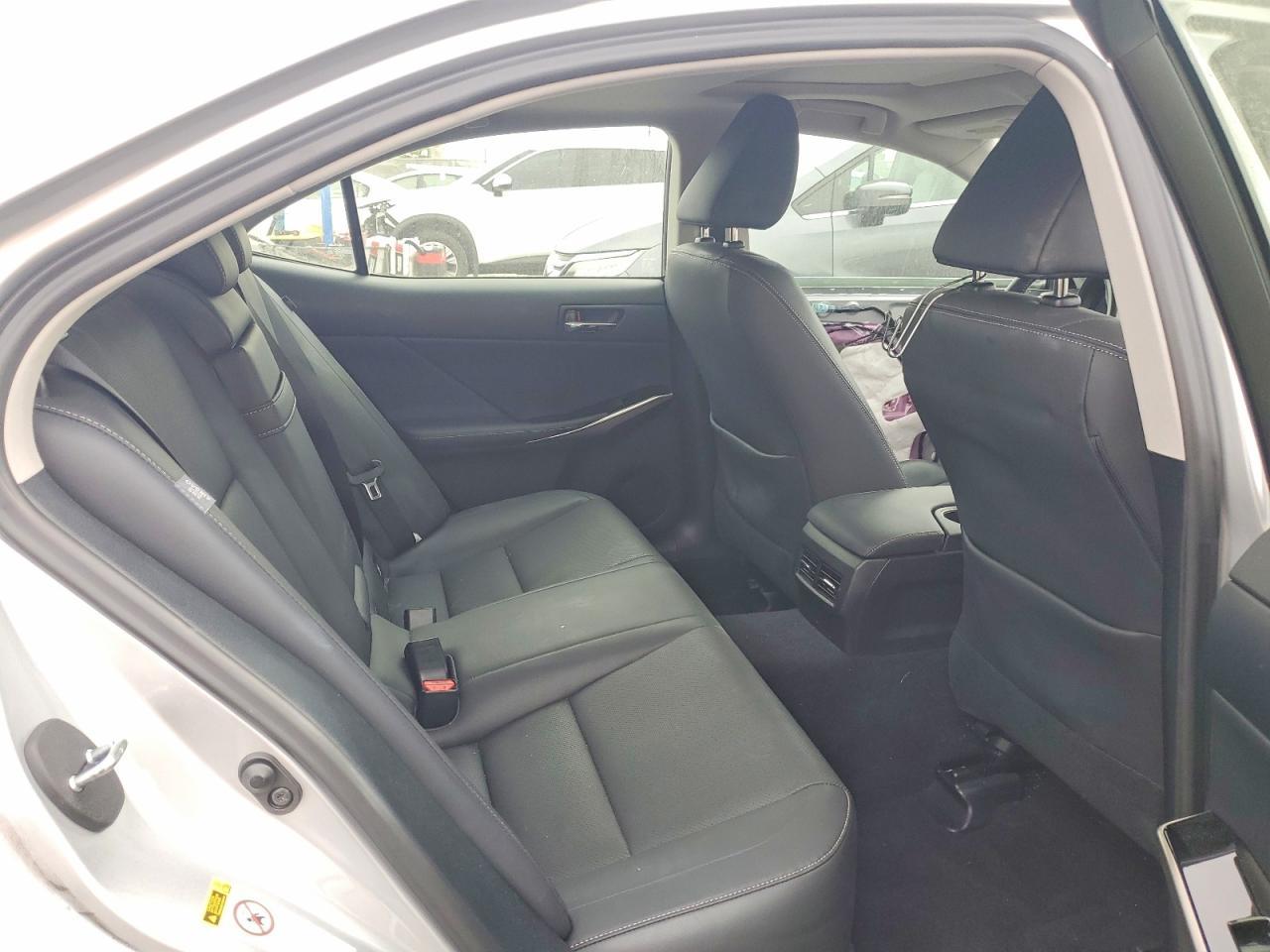 2016 LEXUS IS 200t