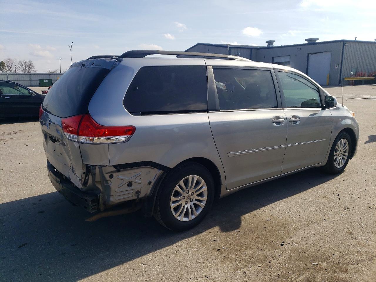 2013 TOYOTA SIENNA
