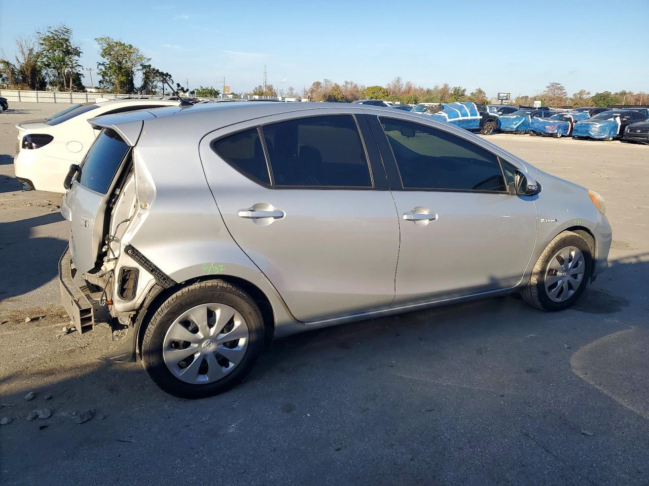 2013 TOYOTA Prius c