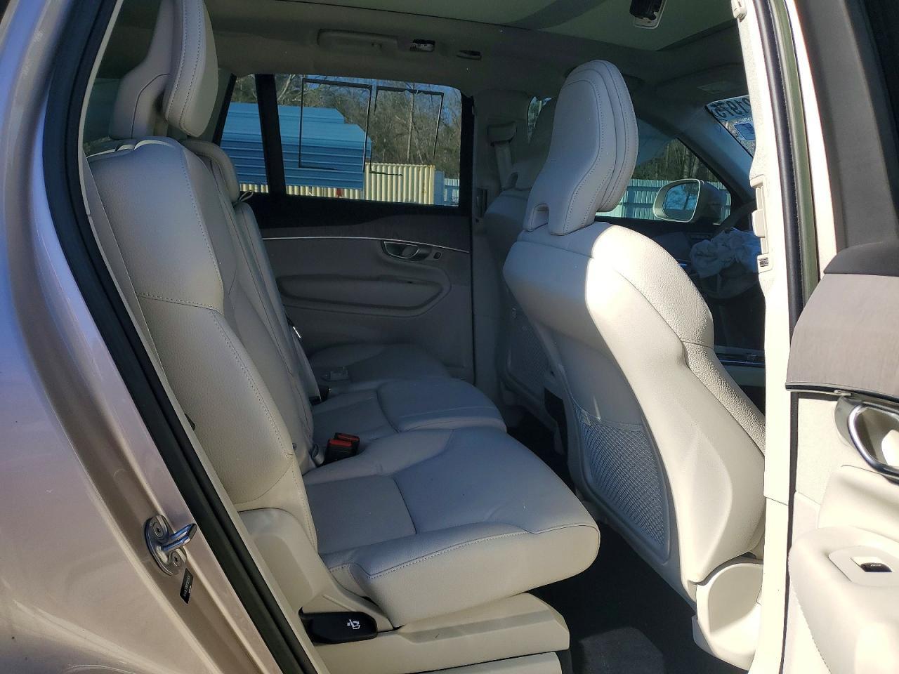2023 VOLVO XC90