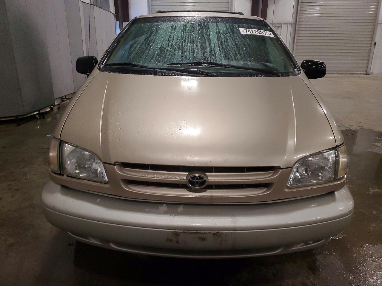 2000 TOYOTA SIENNA