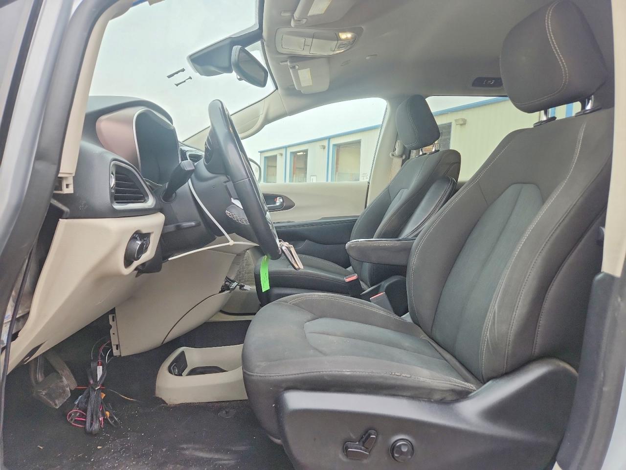 2023 CHRYSLER Voyager