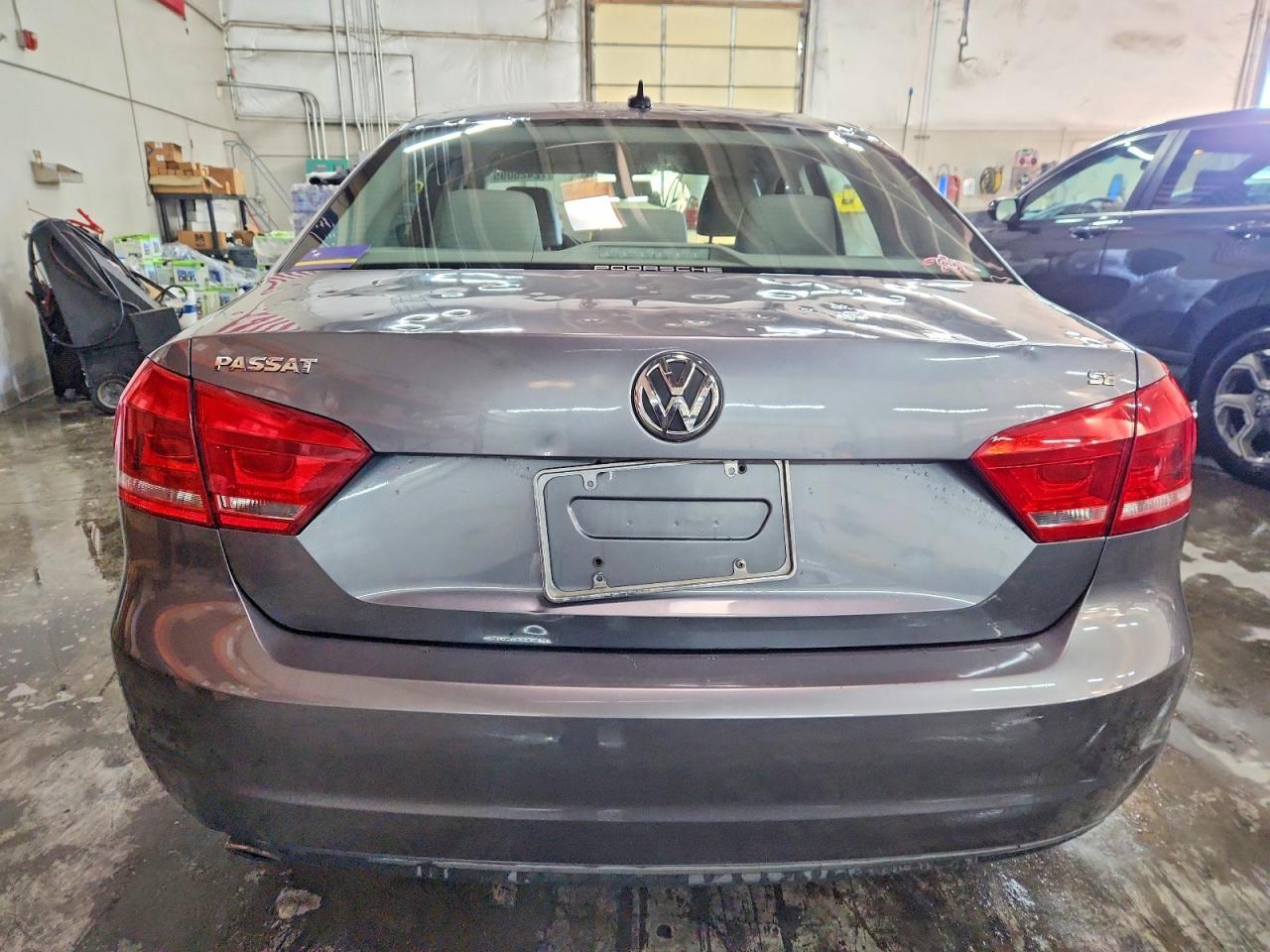 2013 VOLKSWAGEN Passat