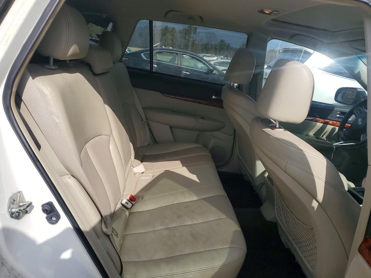 2012 SUBARU Outback