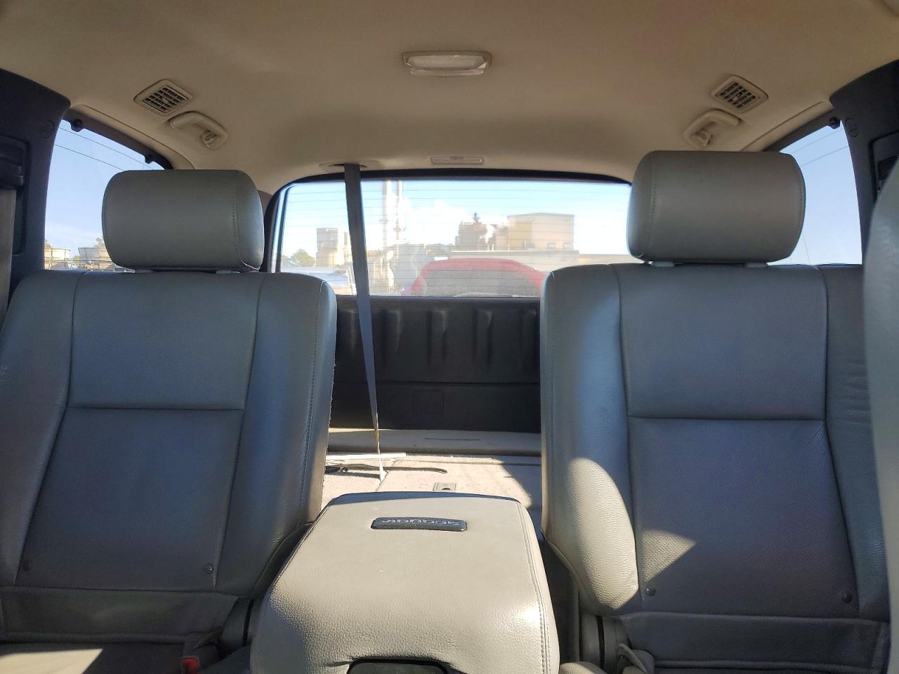2011 TOYOTA Sequoia