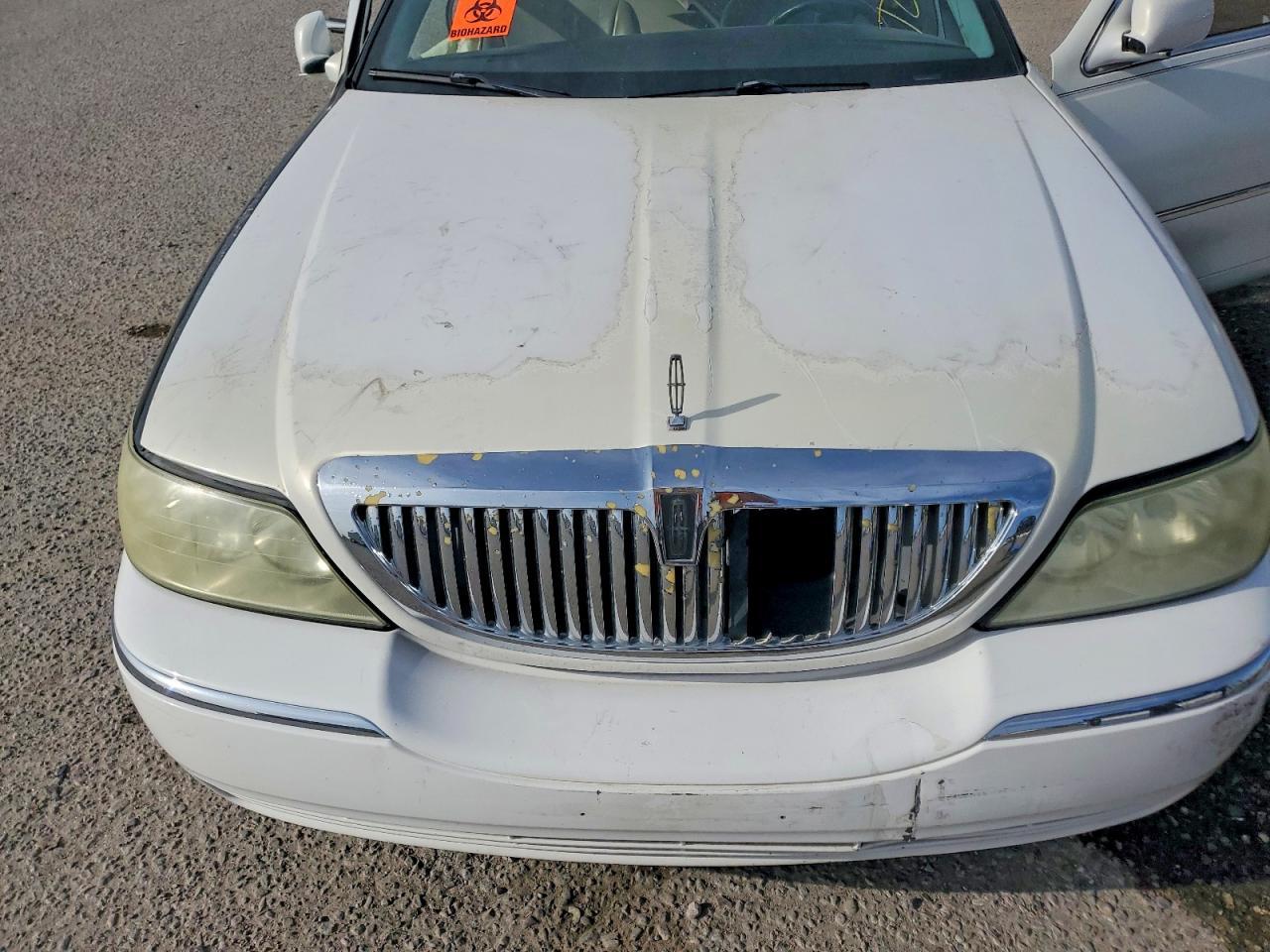 2003 LINCOLN Town Car