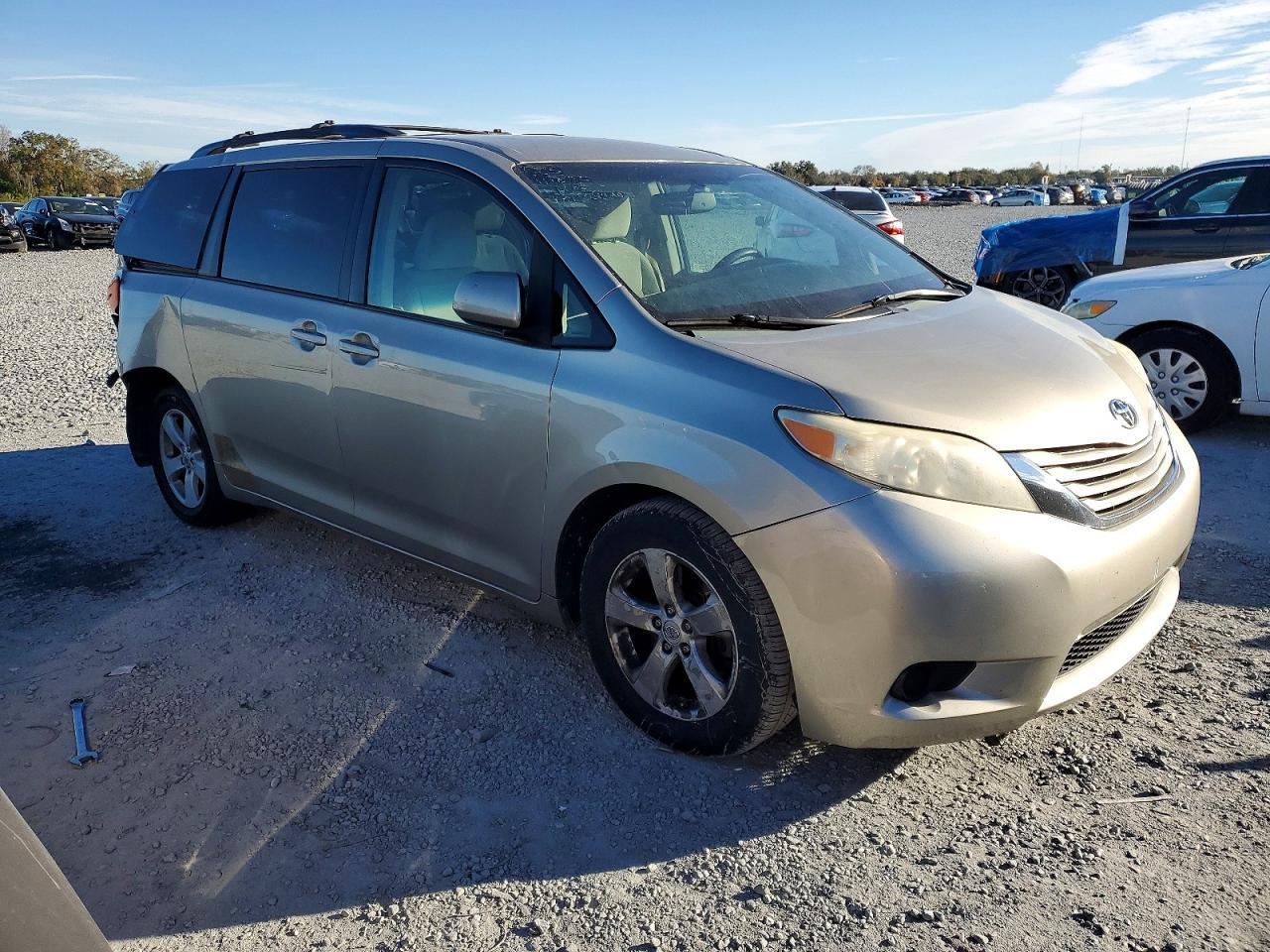 2015 TOYOTA SIENNA