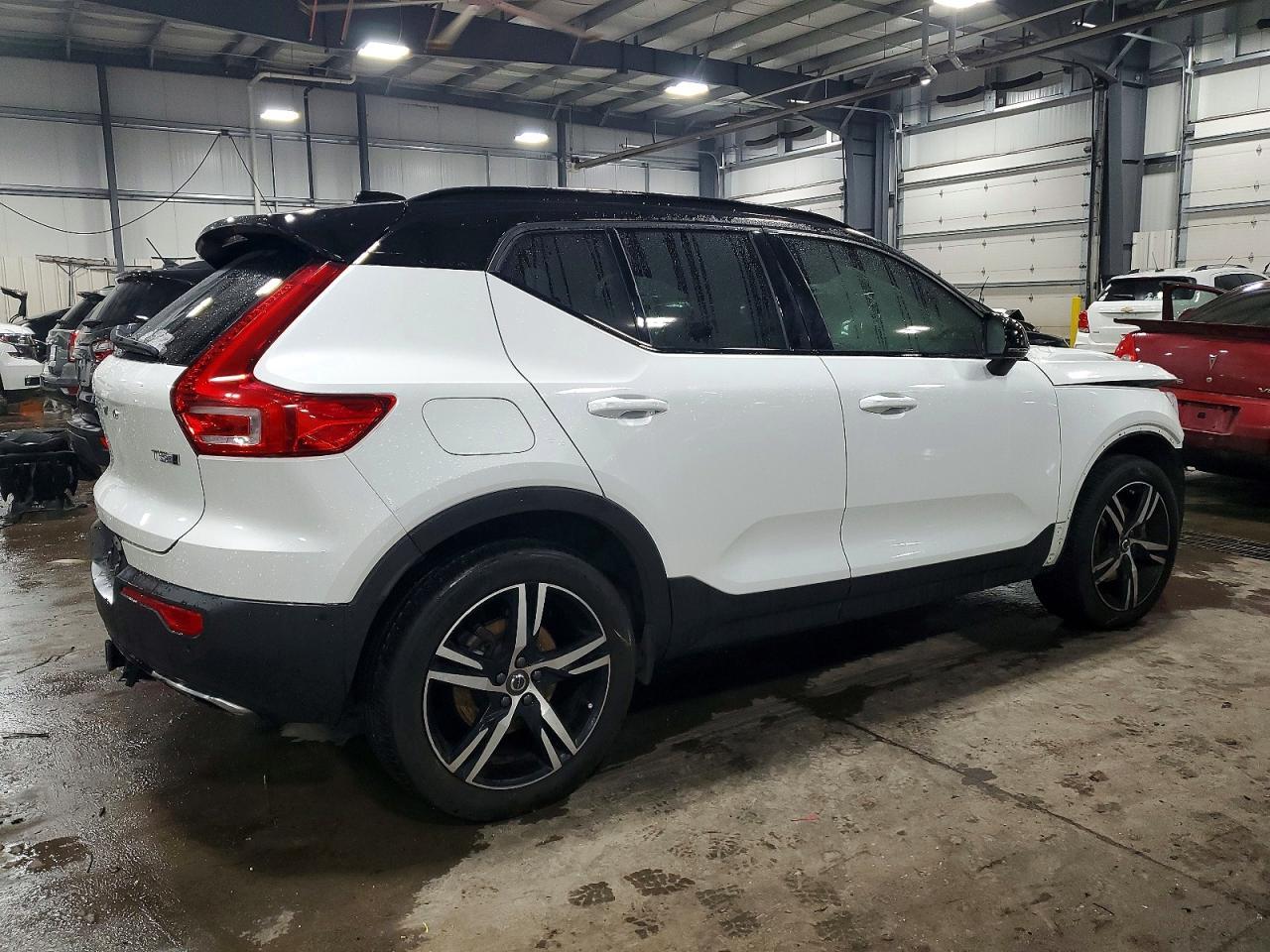 2019 VOLVO XC40