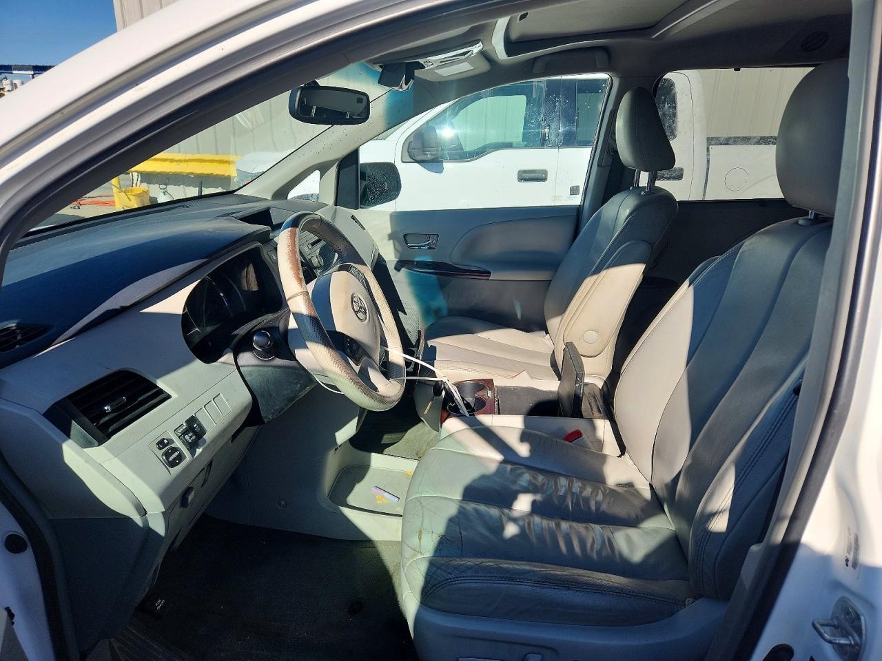 2014 TOYOTA SIENNA
