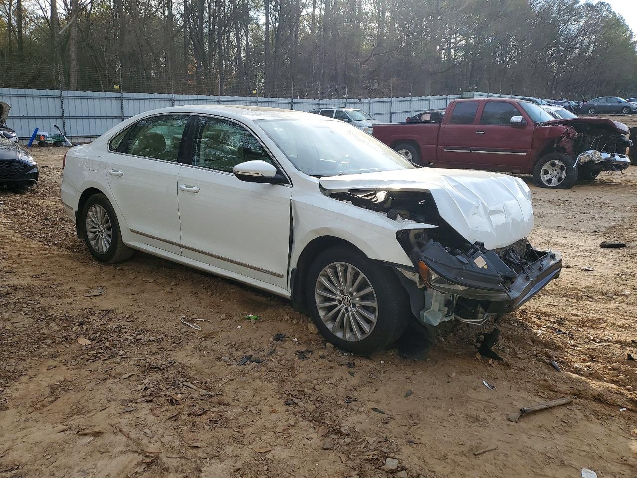 2016 VOLKSWAGEN Passat
