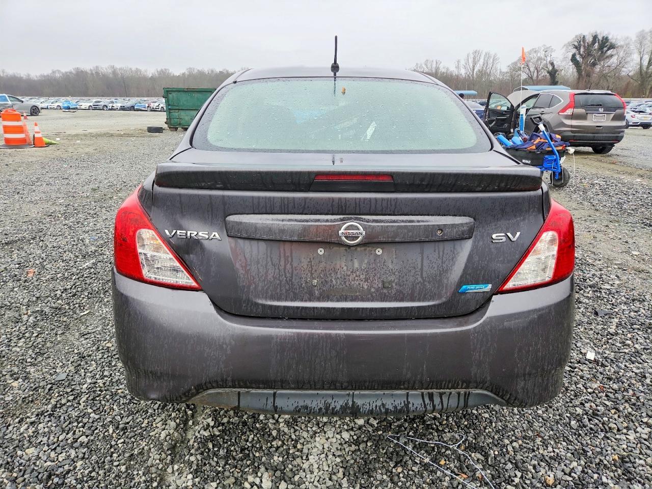 2015 NISSAN VERSA