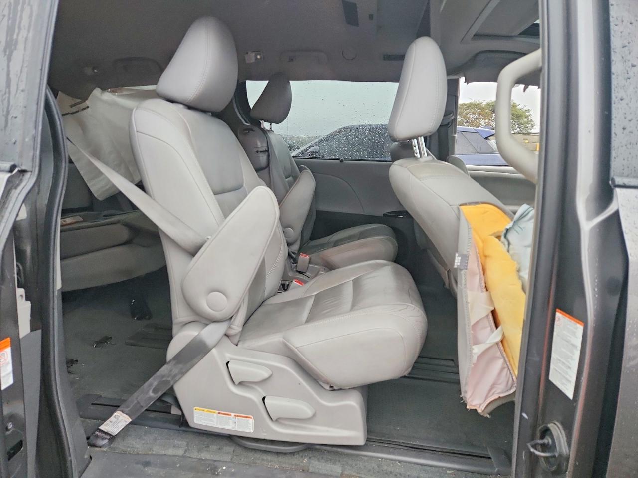 2017 TOYOTA SIENNA