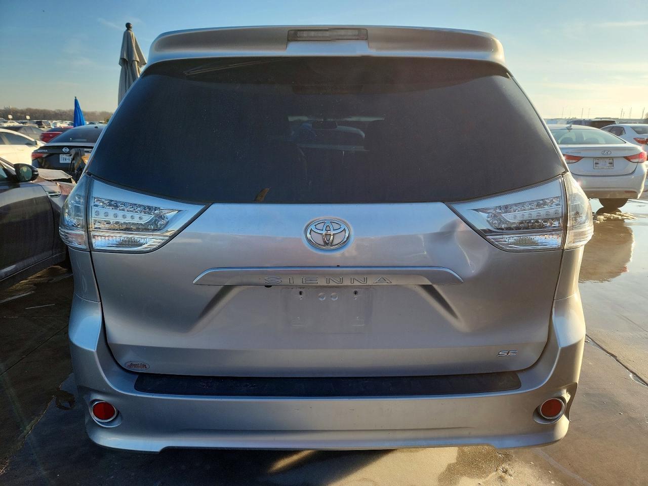 2016 TOYOTA SIENNA