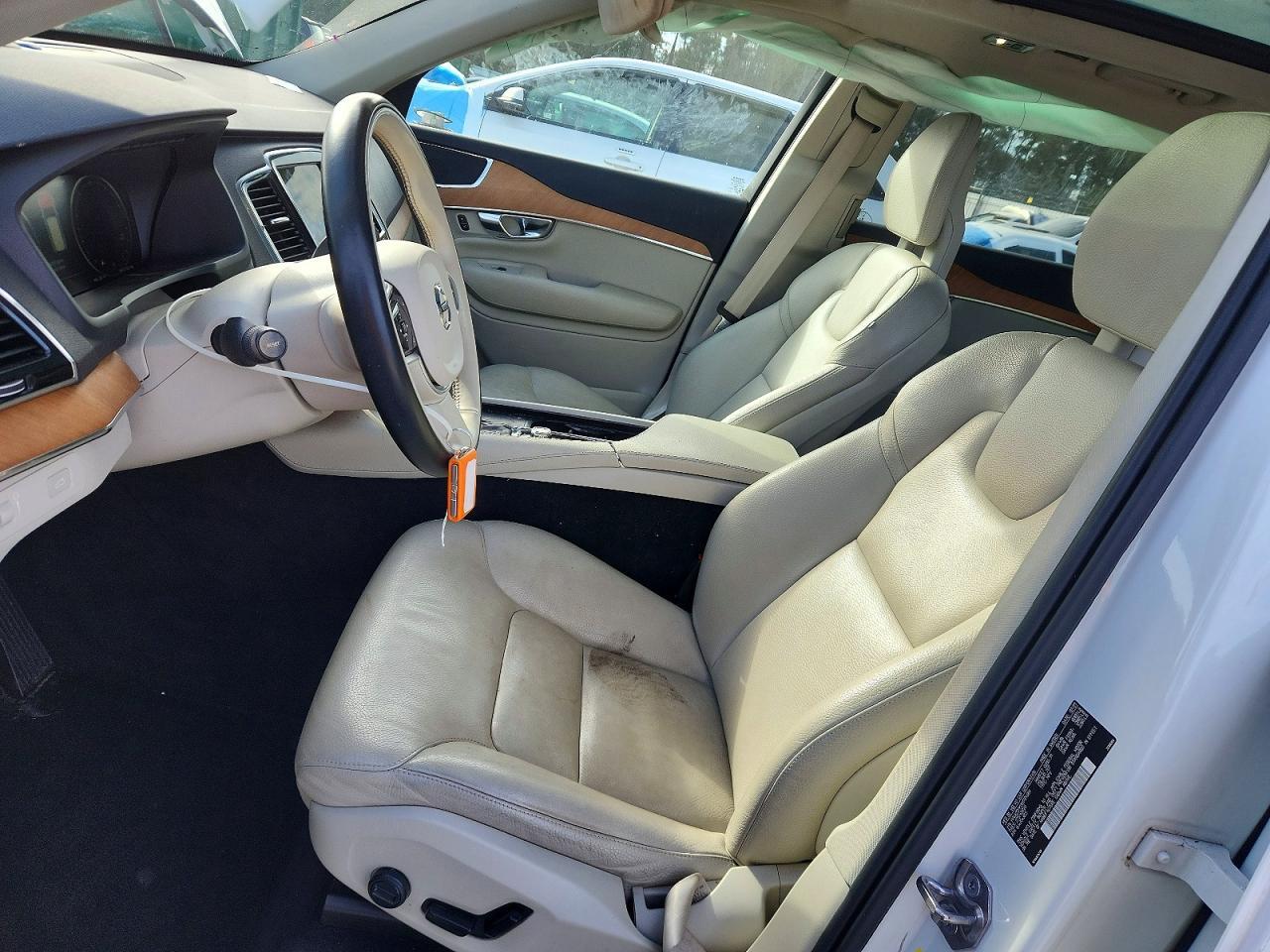 2022 VOLVO XC90