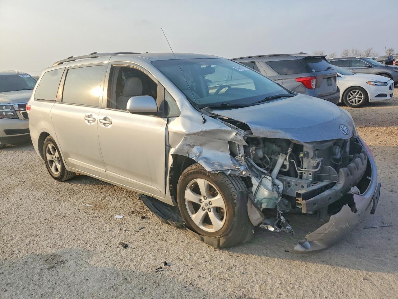 2012 TOYOTA SIENNA