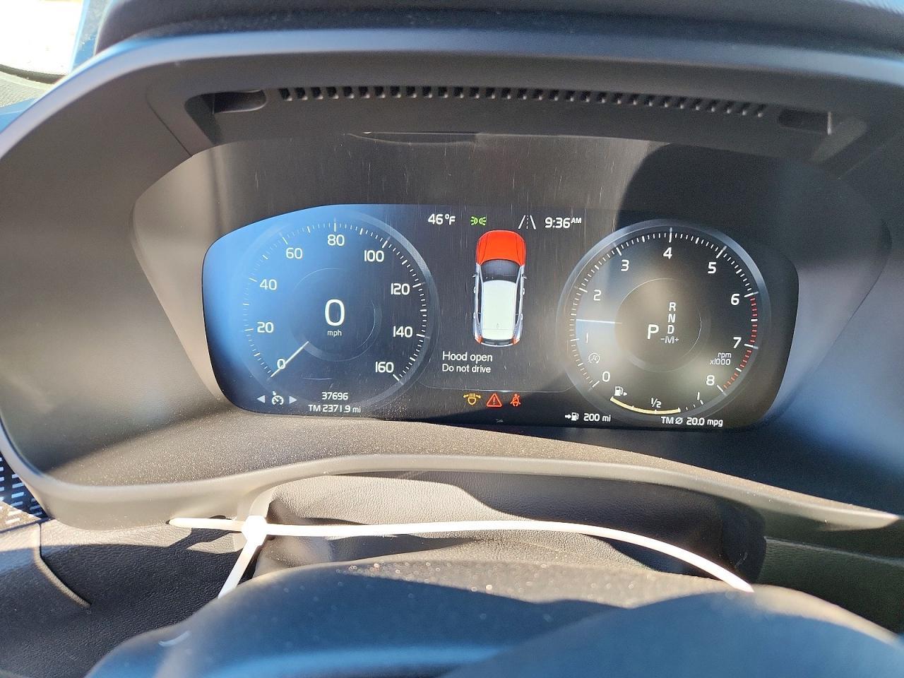 2021 VOLVO XC40