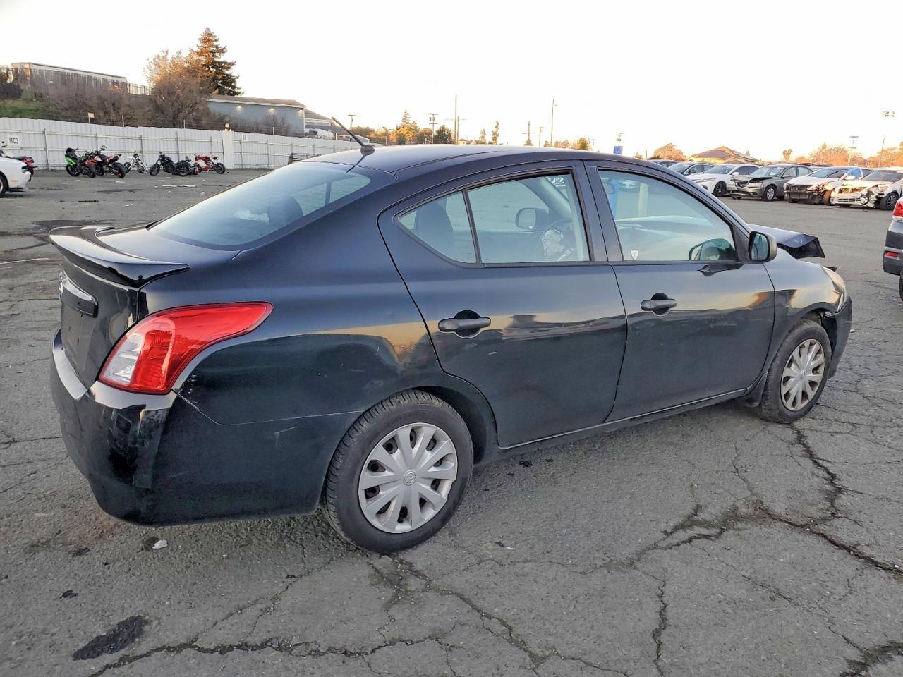 2015 NISSAN VERSA