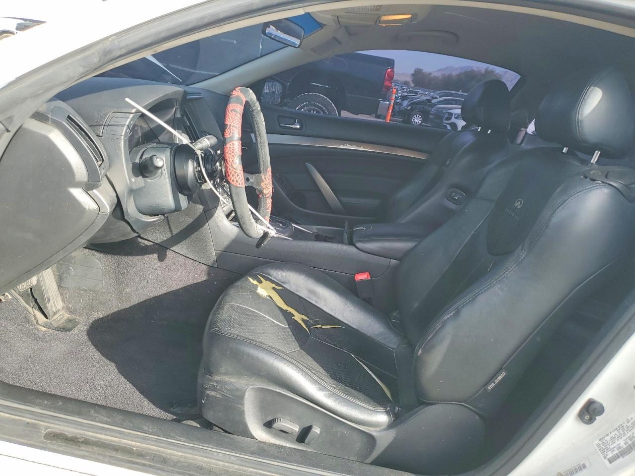 2011 INFINITI G37