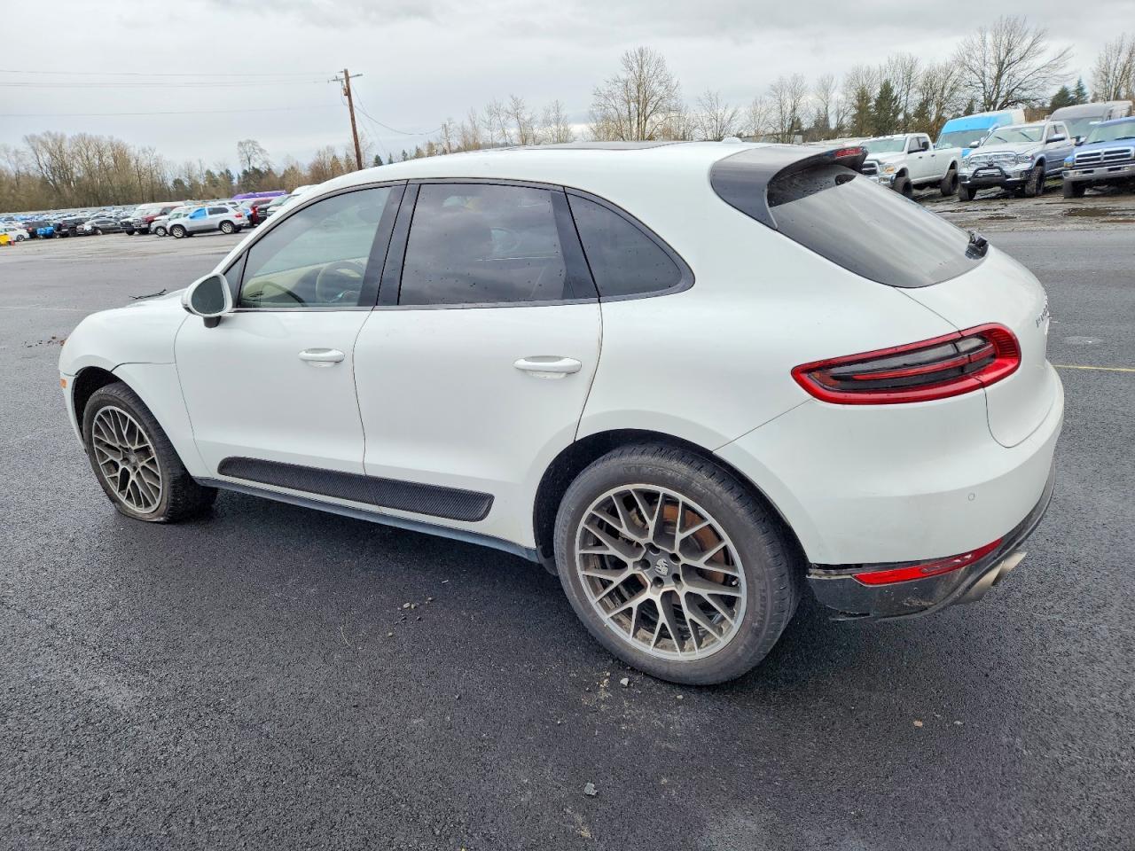 2016 PORSCHE Macan