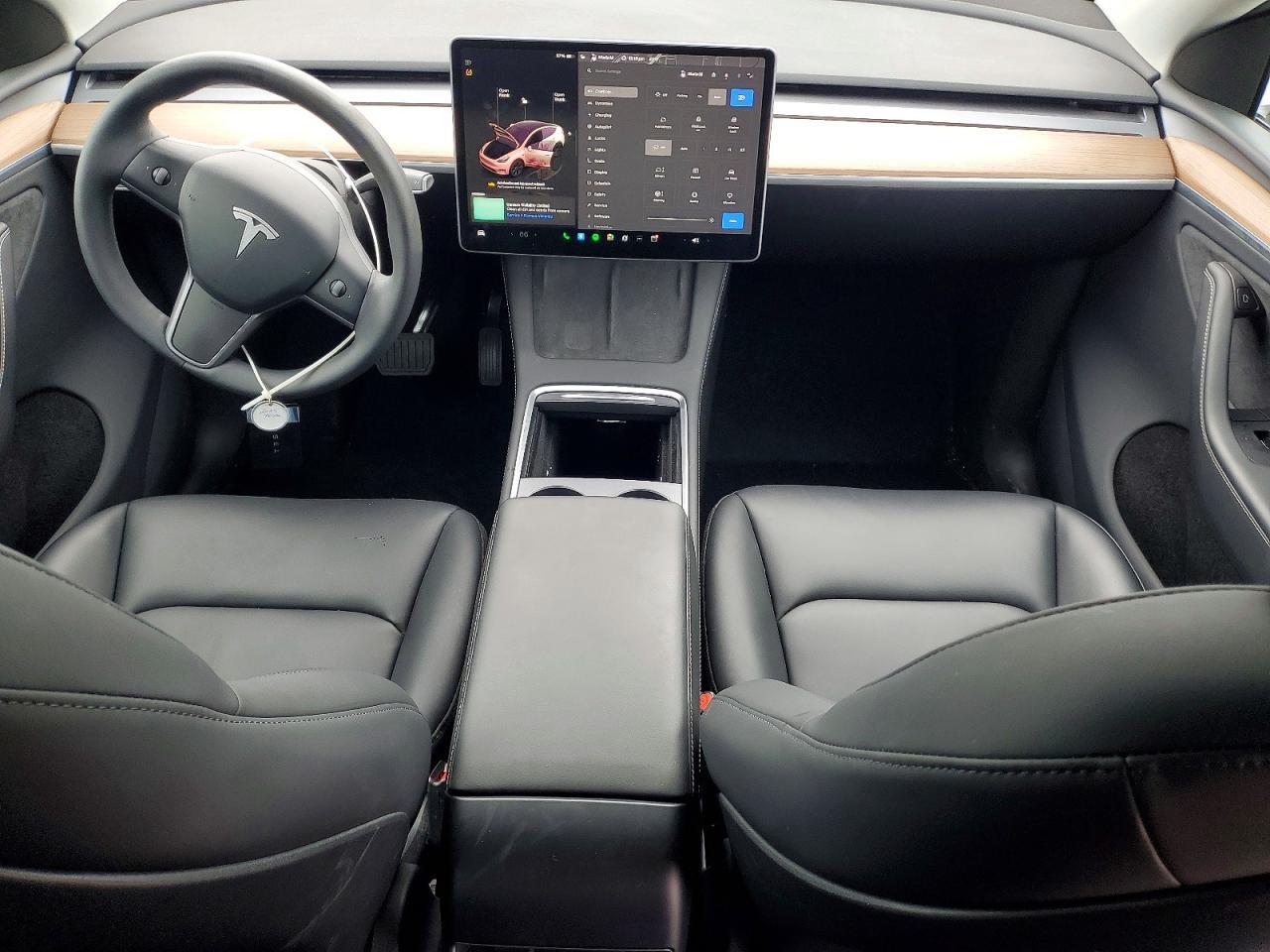 2025 TESLA MODEL Y