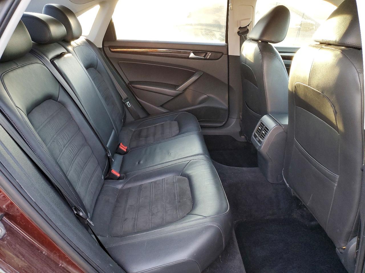 2014 VOLKSWAGEN Passat