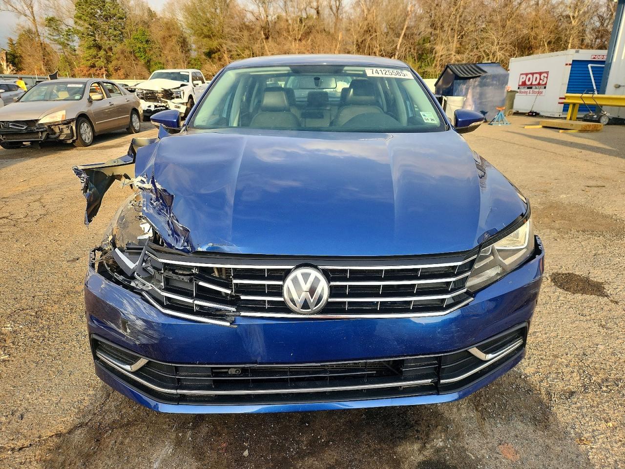 2016 VOLKSWAGEN Passat