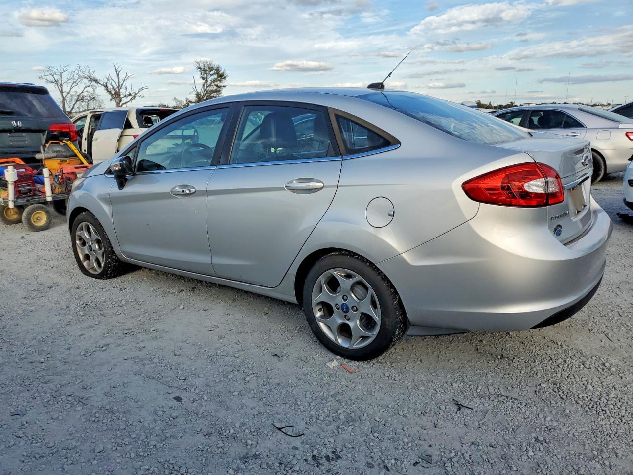 2013 FORD Fiesta
