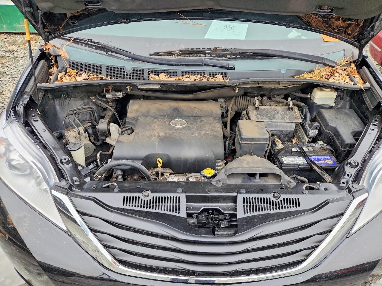 2014 TOYOTA SIENNA