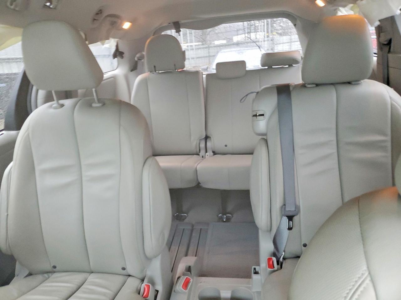 2014 TOYOTA SIENNA