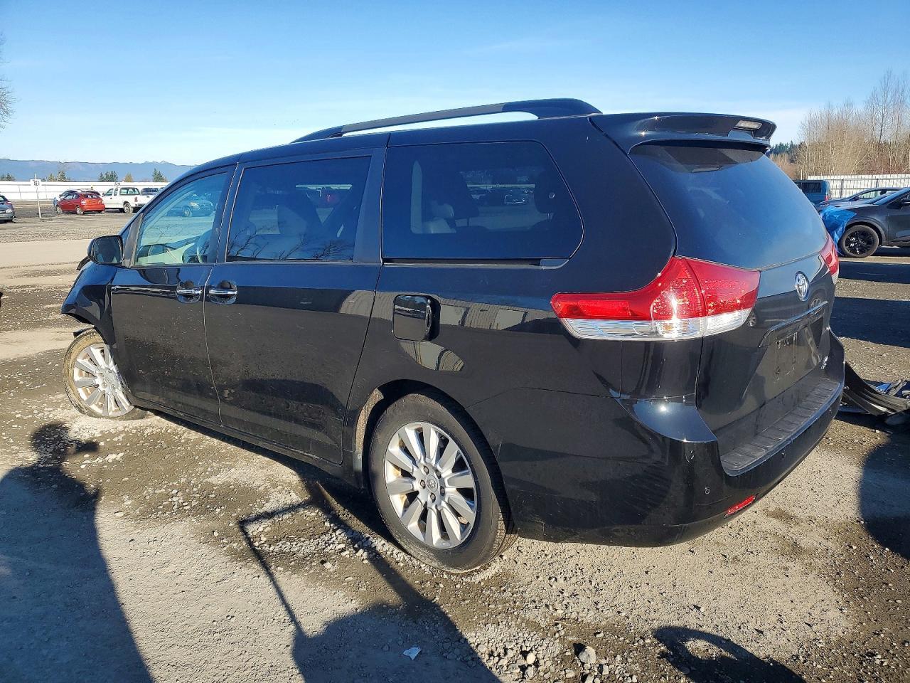 2014 TOYOTA SIENNA
