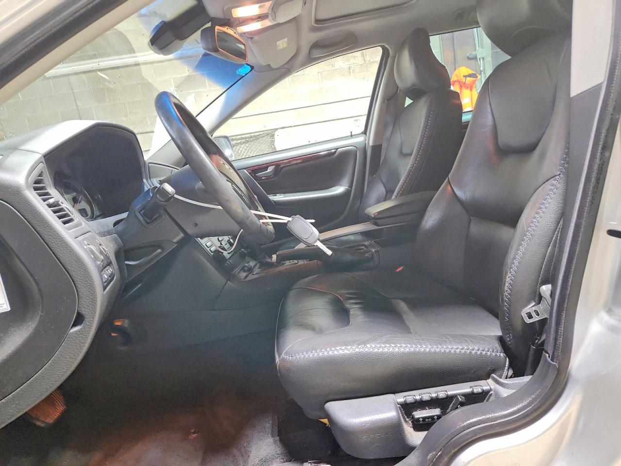 2004 VOLVO XC70