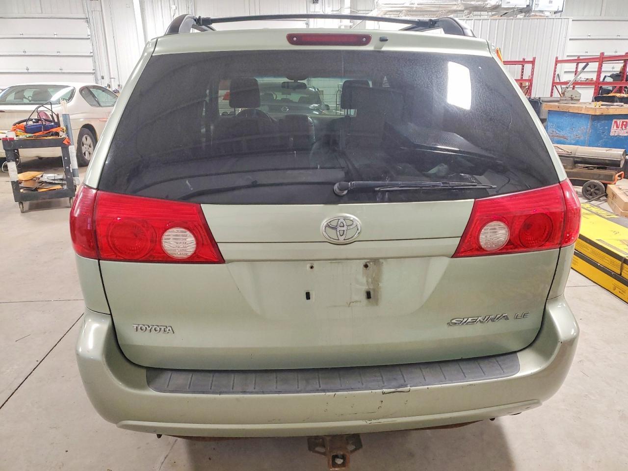 2009 TOYOTA SIENNA