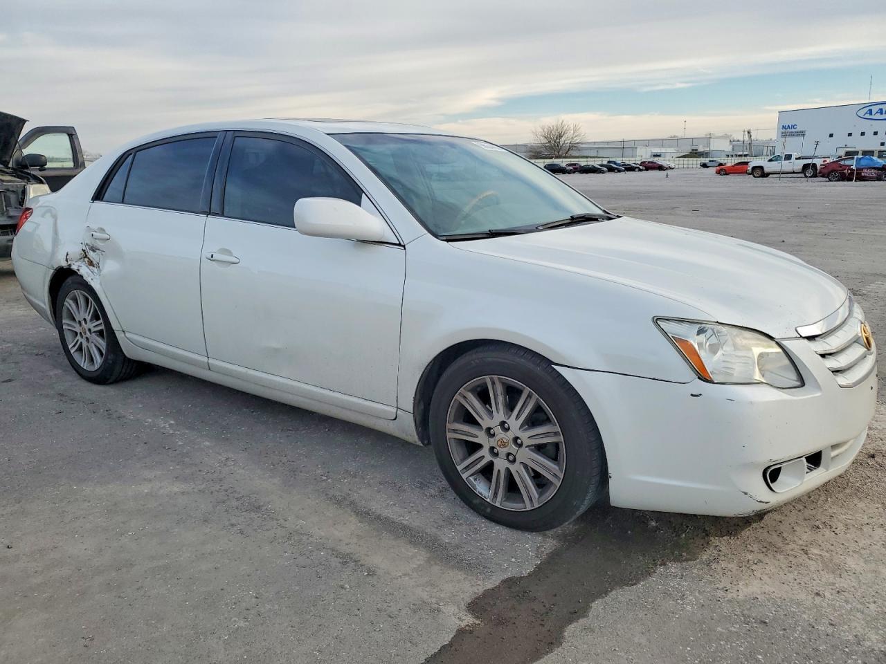 2005 TOYOTA Avalon