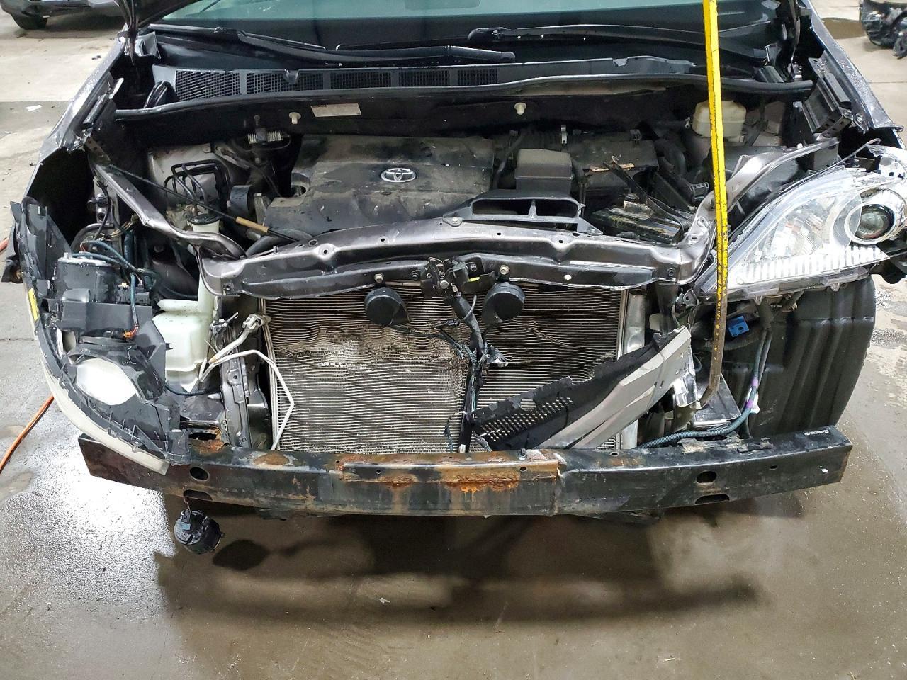 2011 TOYOTA SIENNA