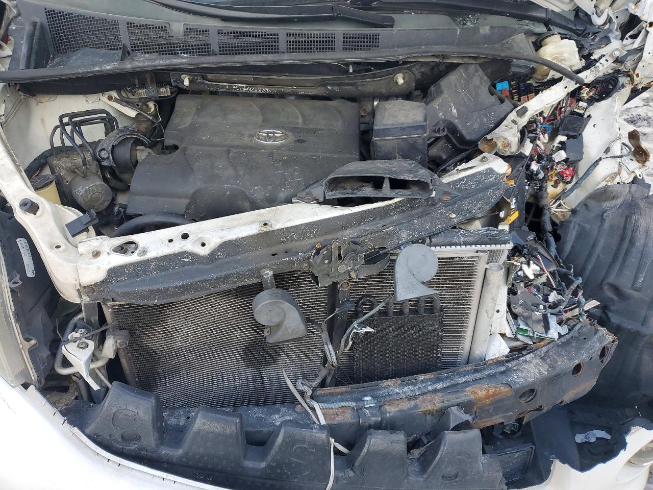 2015 TOYOTA SIENNA