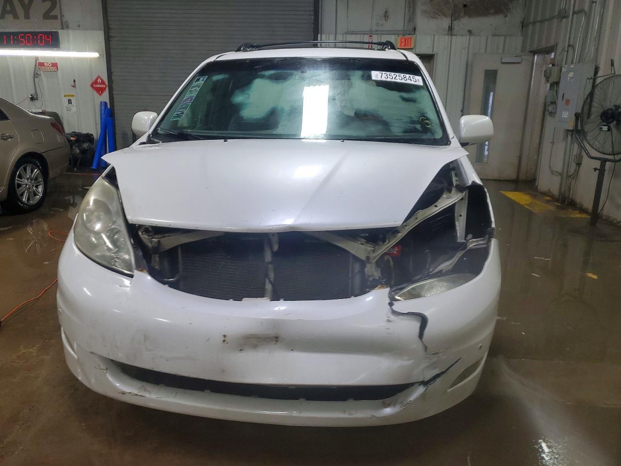 2008 TOYOTA SIENNA