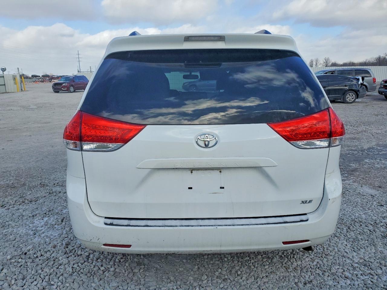 2013 TOYOTA SIENNA
