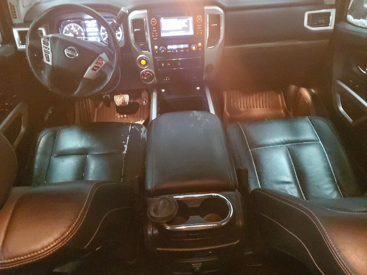 2016 NISSAN Titan