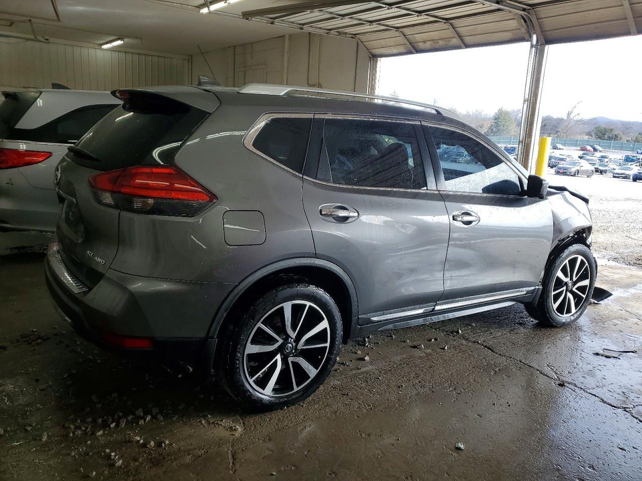 2017 NISSAN ROGUE