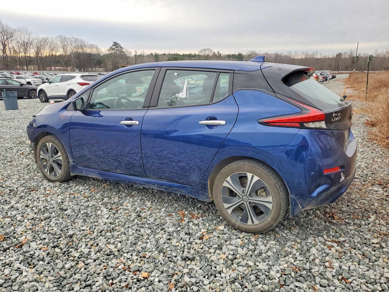 2021 NISSAN LEAF