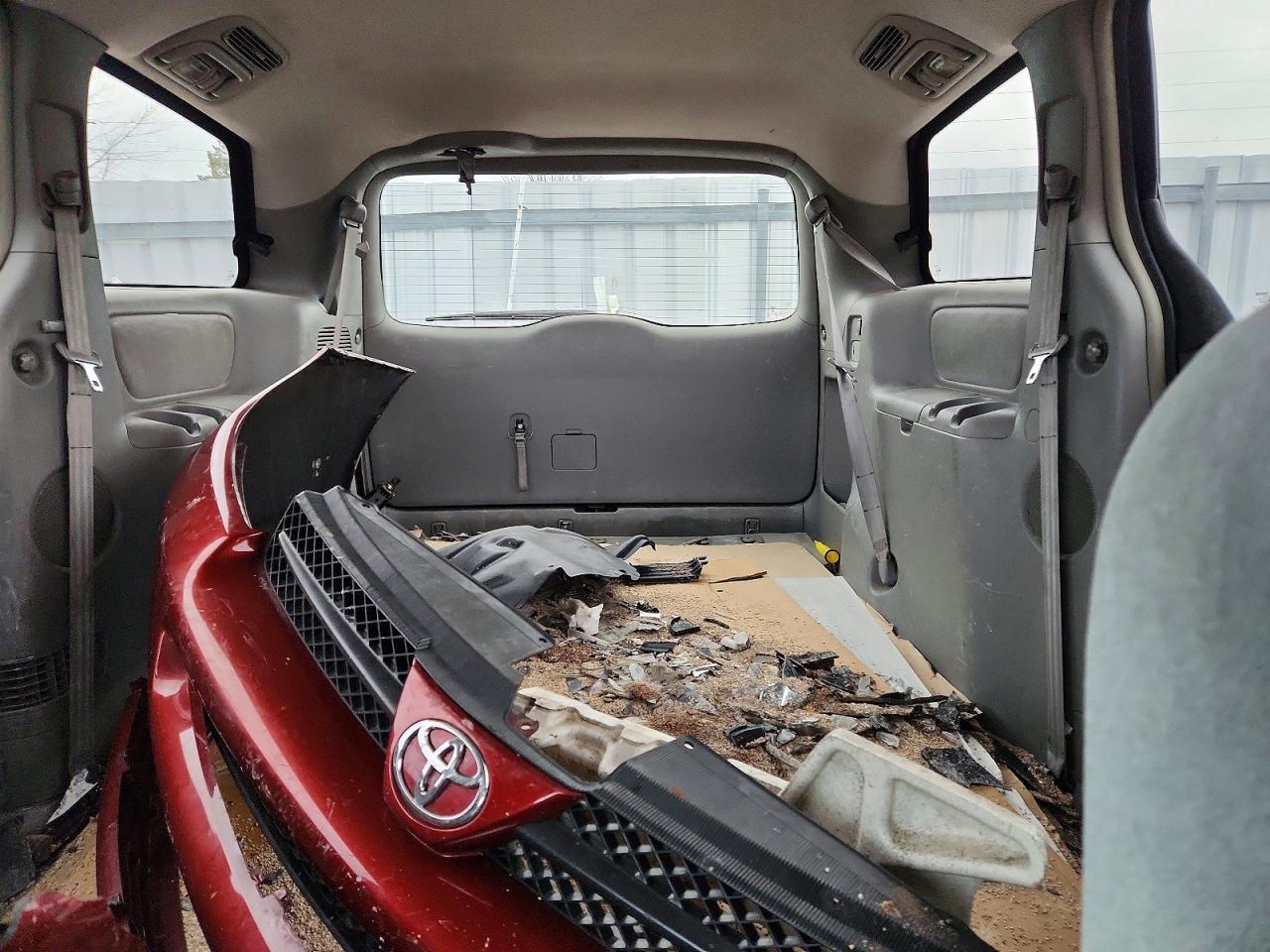 2004 TOYOTA SIENNA