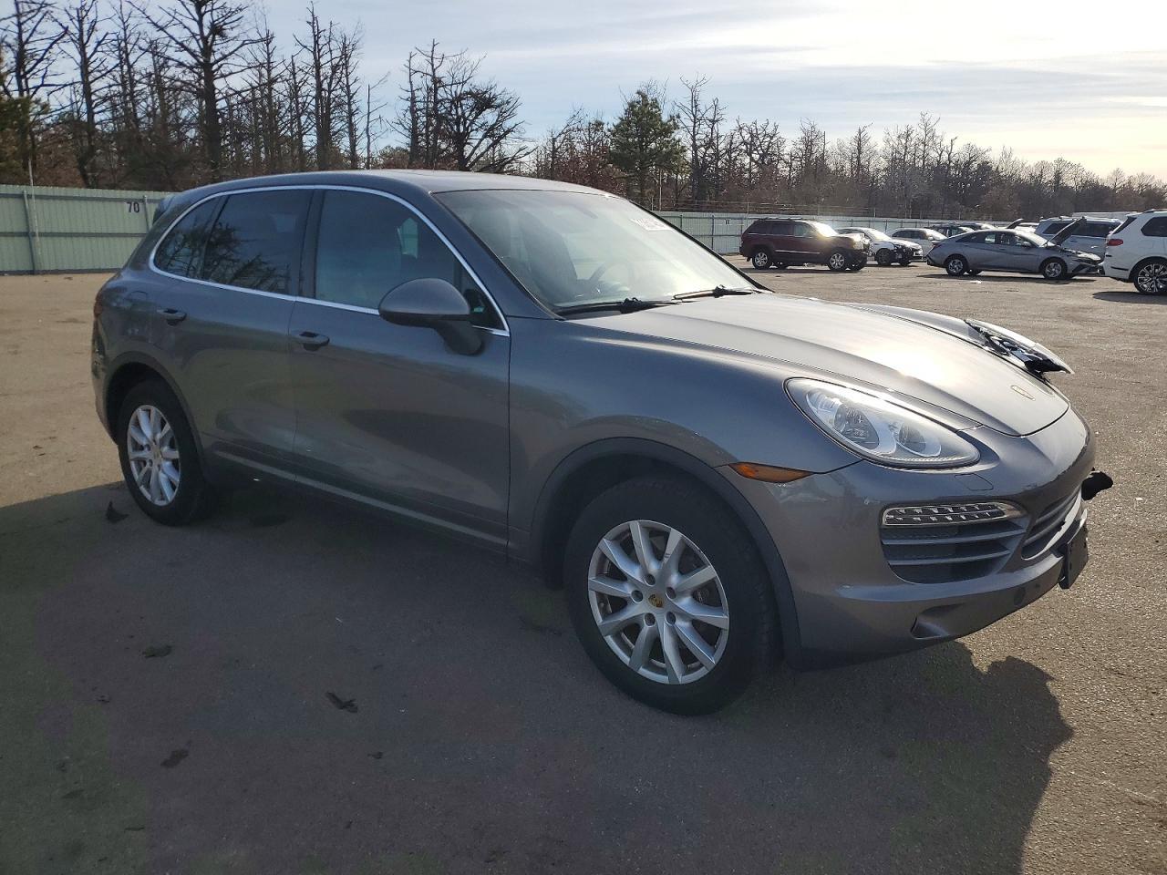 2014 PORSCHE CAYENNE
