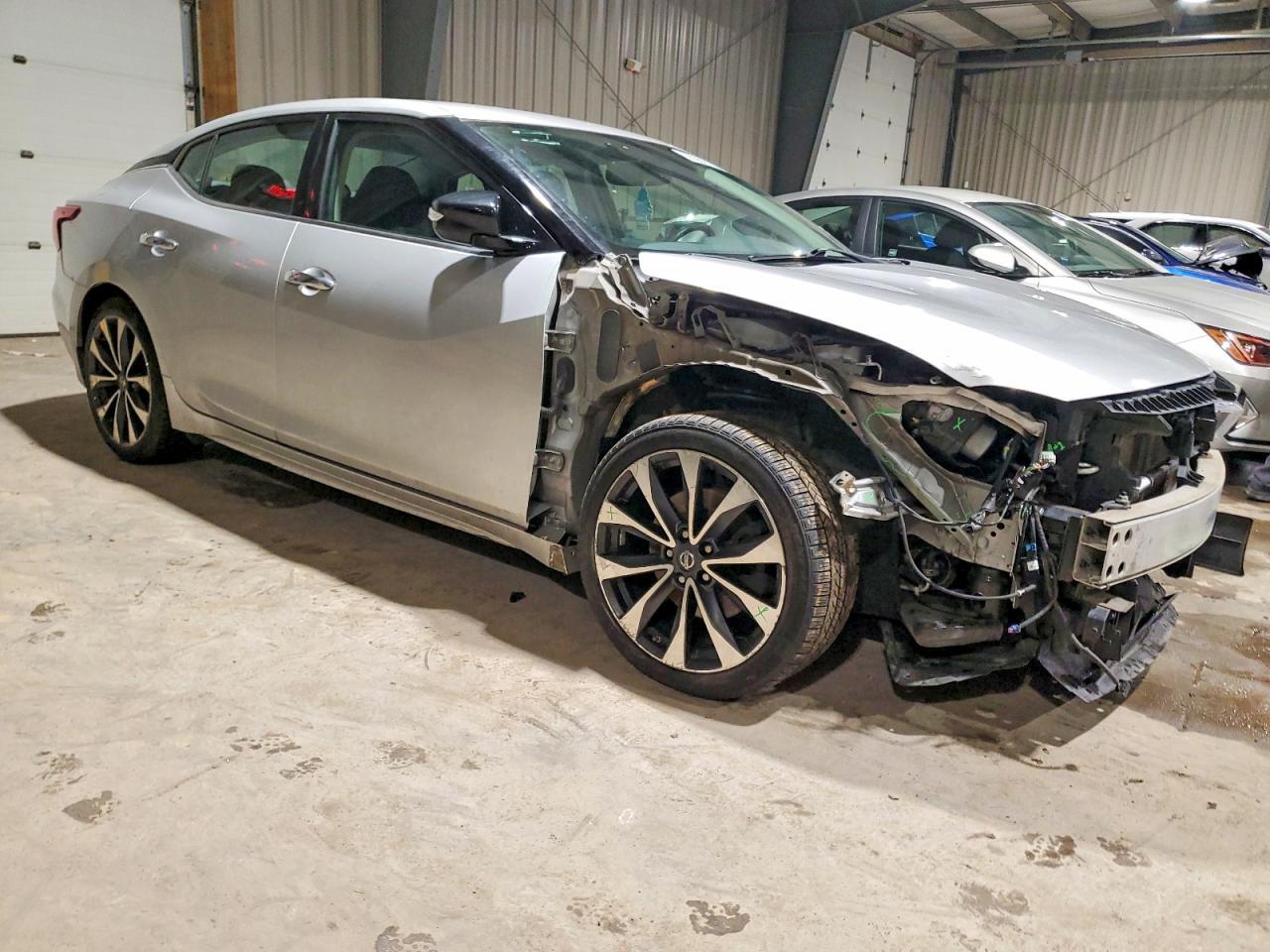 2016 NISSAN Maxima