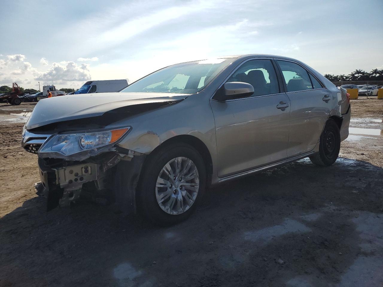2014 TOYOTA CAMRY