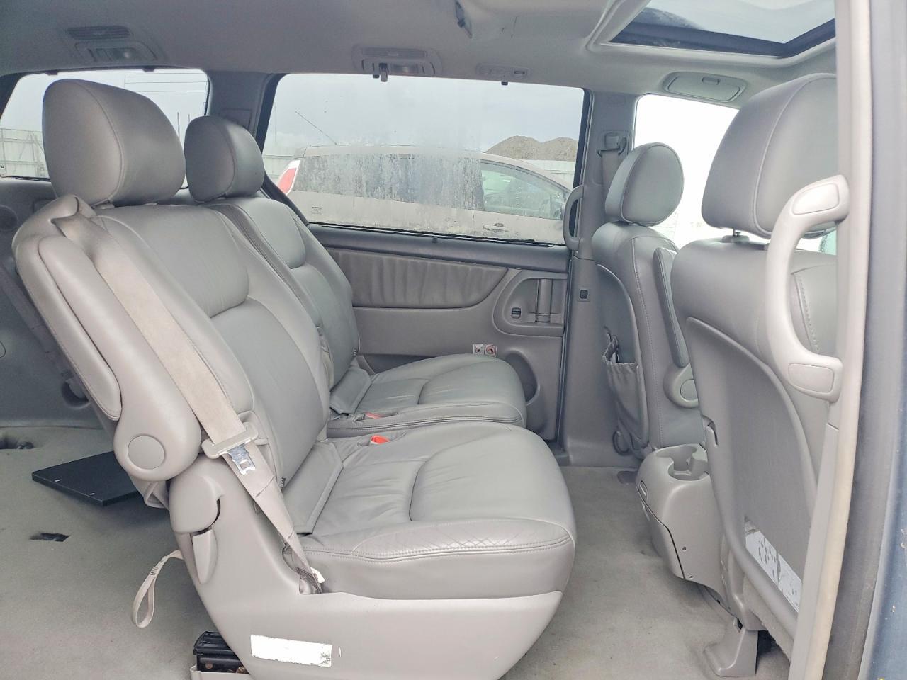 2004 TOYOTA SIENNA