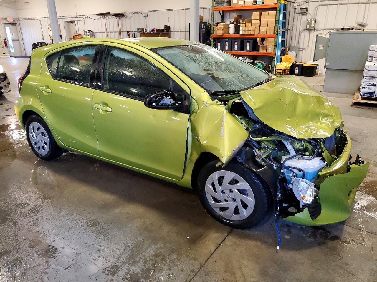 2016 TOYOTA Prius c
