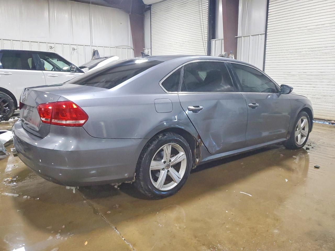 2012 VOLKSWAGEN Passat