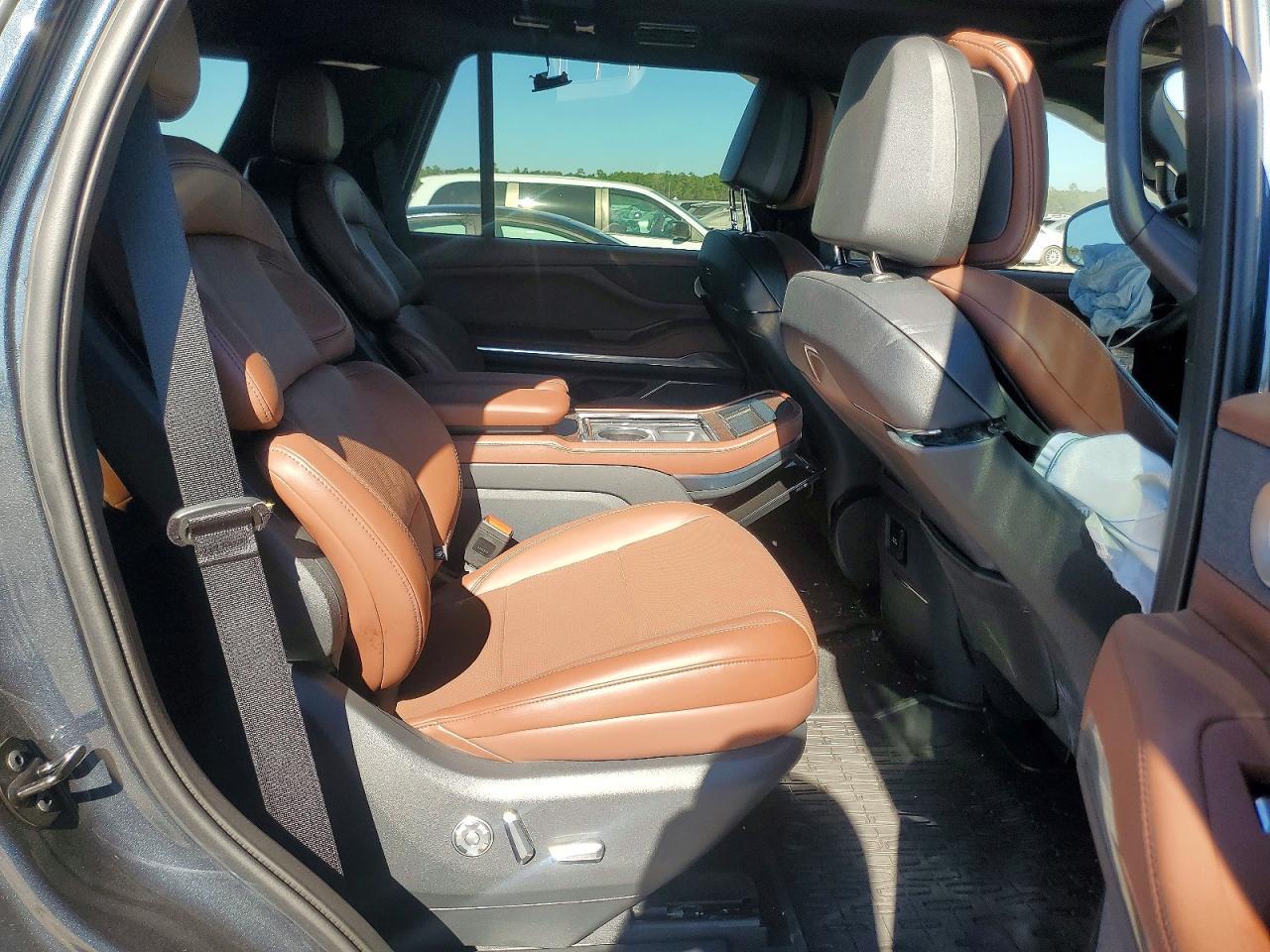 2025 LINCOLN Navigator
