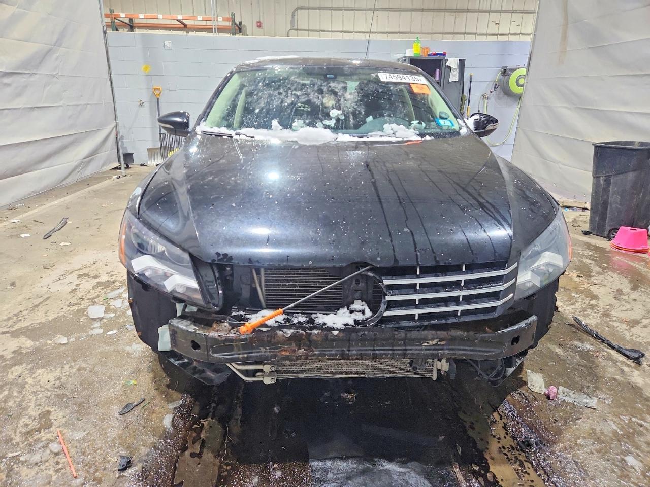 2012 VOLKSWAGEN Passat